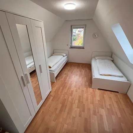 بيت ضيافة Monteurunterkunft Fuer 8 Personen Naehe Ulm *